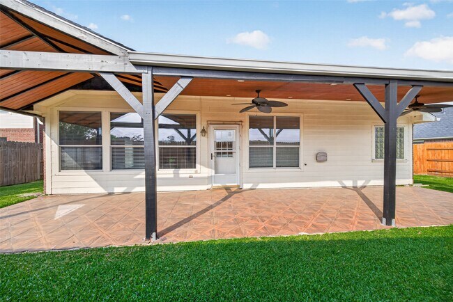 Building Photo - 23914 Glengate Dr