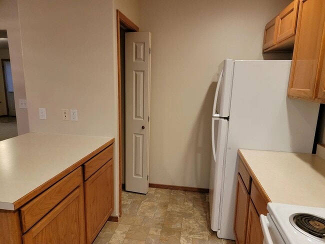 Building Photo - 3 Bedroom 2.5 Bath Townhouse