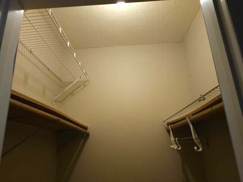 Building Photo - 3530 Kroger Ave