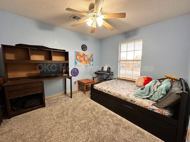 Building Photo - 17316 Valley Crst