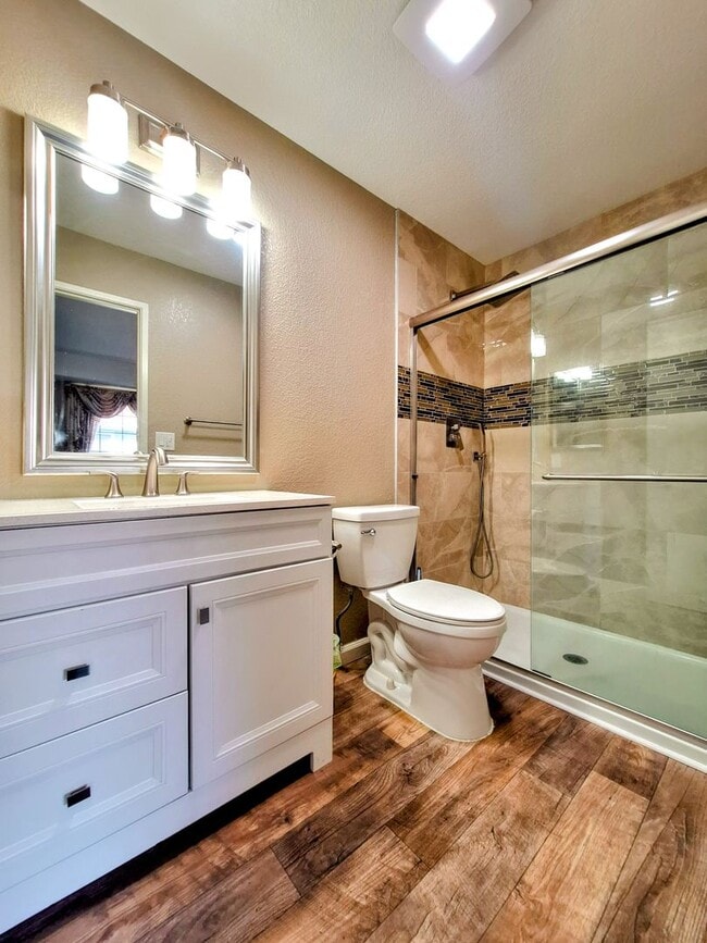 Building Photo - Beautiful Two-Story Condo With Pool, Hot T...