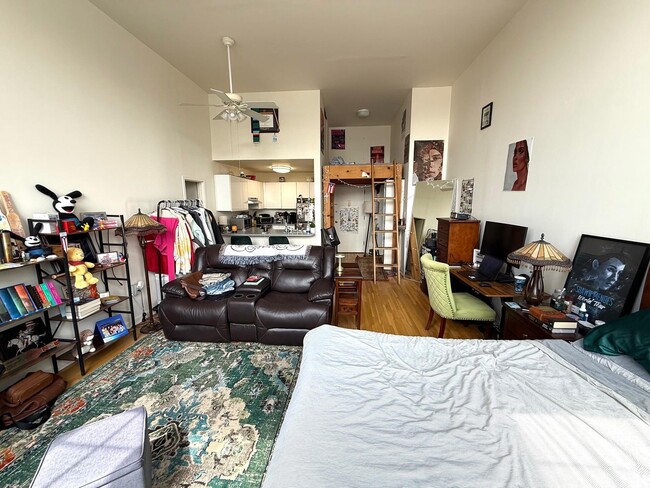 Building Photo - 450 7th St