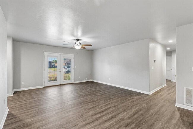 Building Photo - 401 Debra Ct