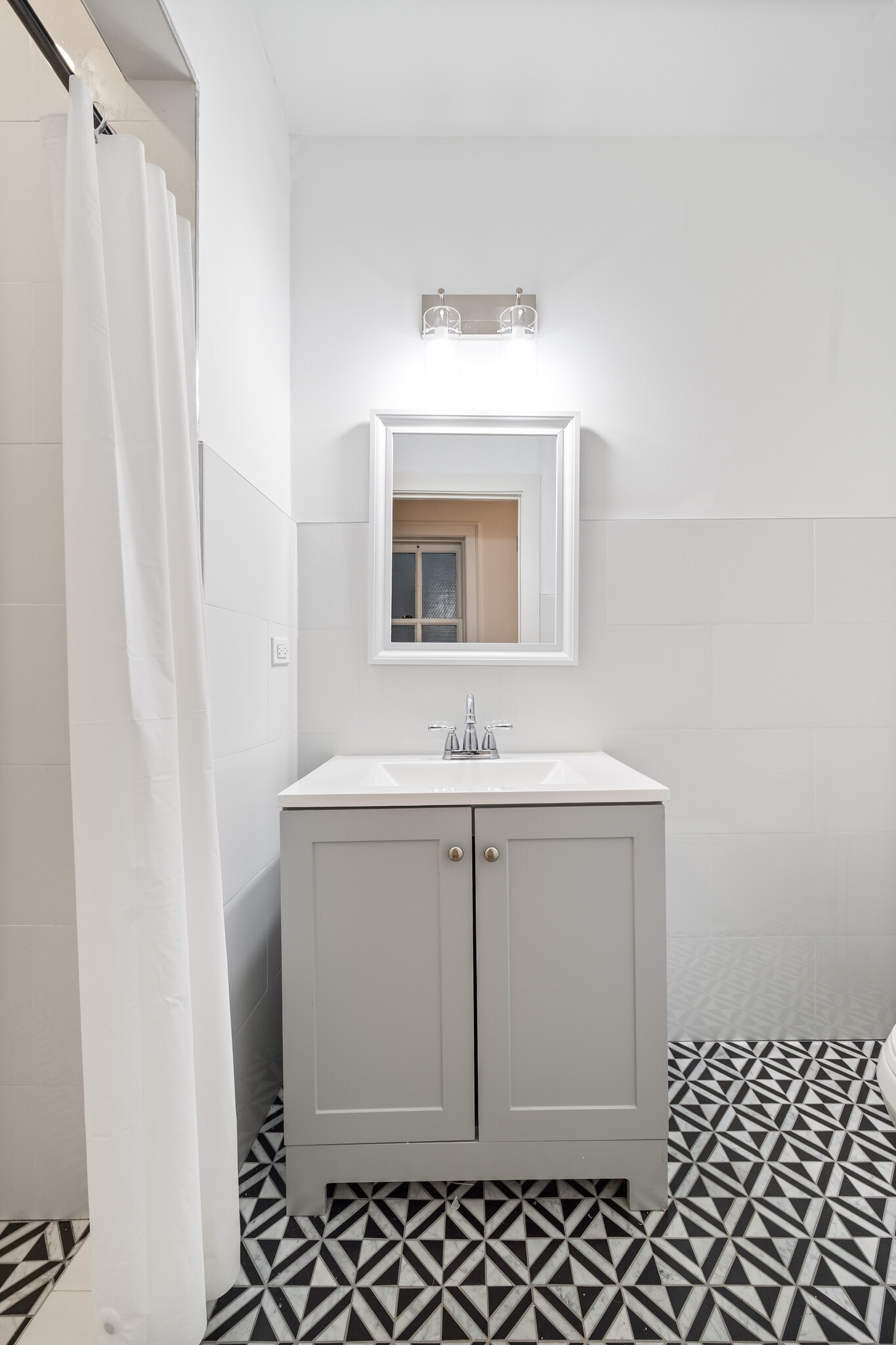 Building Photo - 721 Foster St