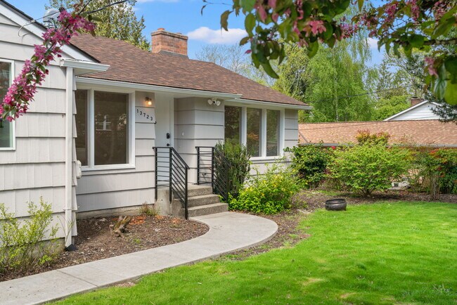 Building Photo - 13723 36th Ave NE