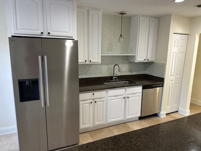 Building Photo - Beautiful Home in desirable River Gate!!!
