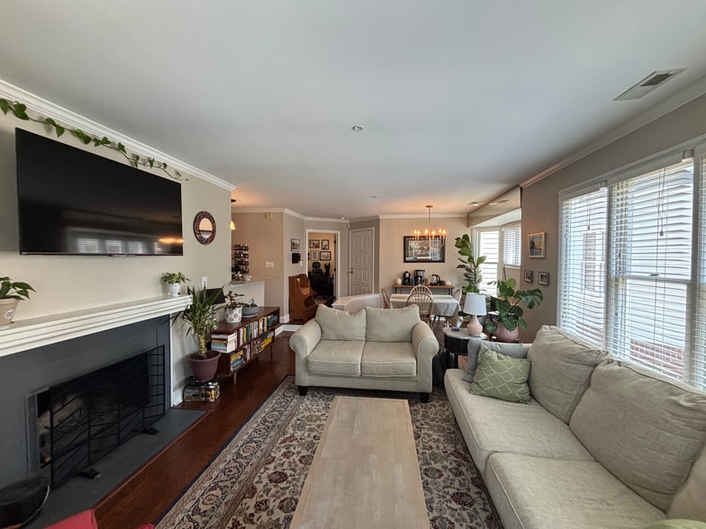 Building Photo - 1021 Brighthurst Dr