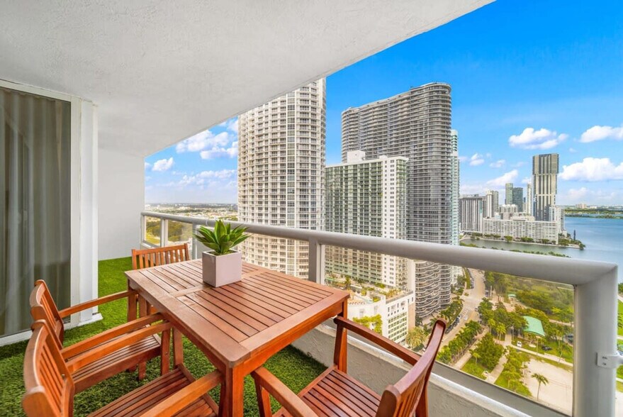 Building Photo - 1717 N Bayshore Dr