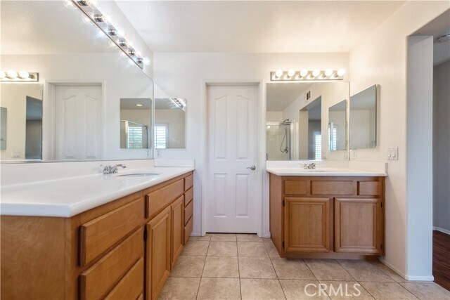 Building Photo - 22 Moonstone