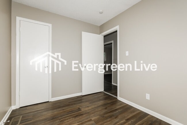 Building Photo - 4909 Hyperion Ct