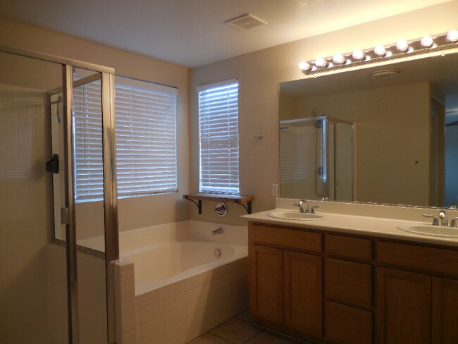 Building Photo - 1734 Lee Dr