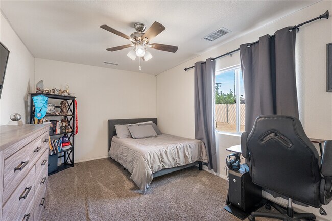 Building Photo - 57731 San Tropeze Dr