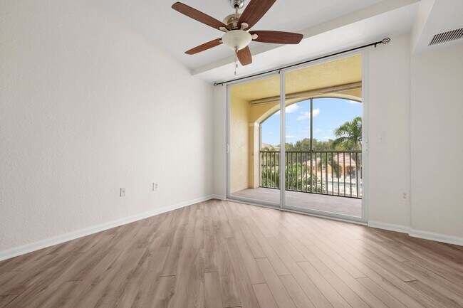 Building Photo - Resort-Style Living in the Heart of Fort M...