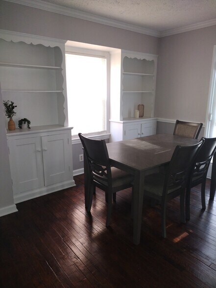 dining area - 4026 Verona Rd