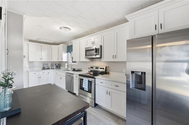 Building Photo - 213 St Louis Ave