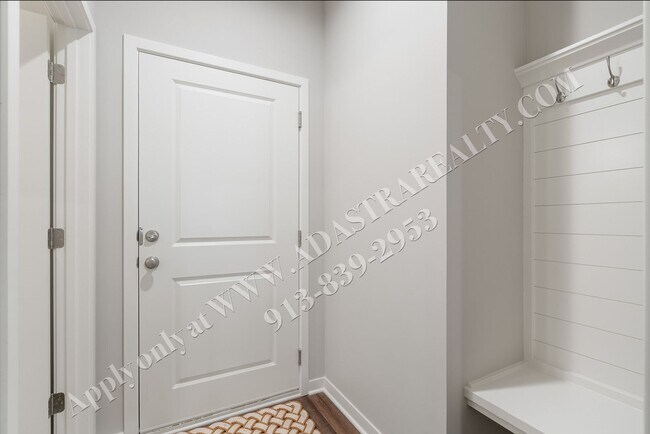 Building Photo - Brand New!! Townhome 3 Bed 2.5 Bath in Olathe-Available in JULY!!
