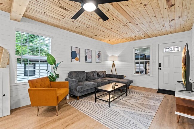 Building Photo - 3002 Brinwood Ave