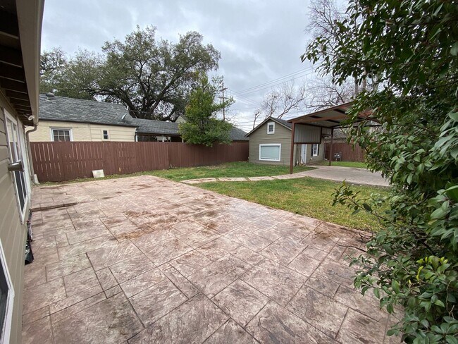 Building Photo - Walk to Glencoe Park OR Mockingbird Statio...