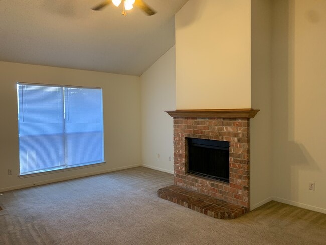 Building Photo - Duplex