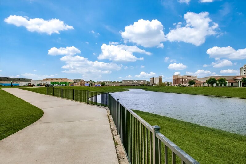 Building Photo - 691 Vista Oaks Rd