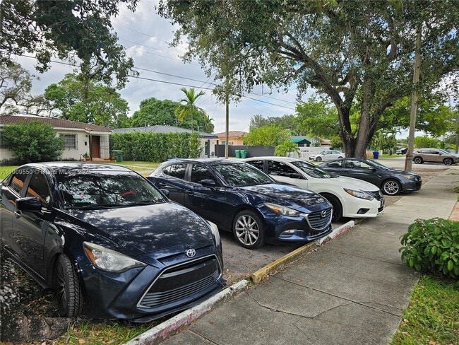 Building Photo - 651 SW 66th Ave