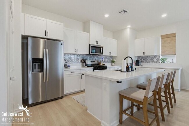 Building Photo - Modern 3Bdm 2.5Ba Unfurnished Town-Home in the Soltaire Community!