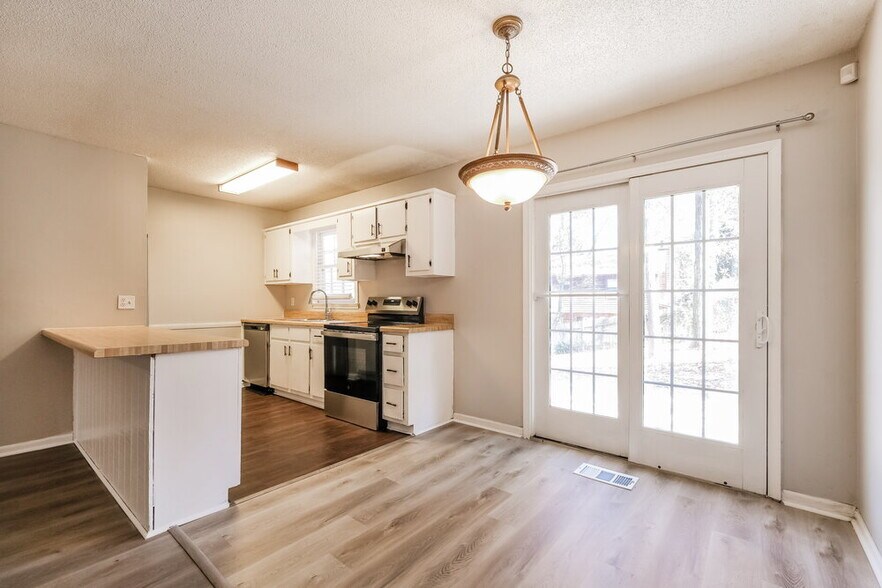 Building Photo - 2915 Winchester Dr