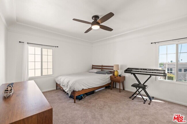 Building Photo - 1556 S Ogden Dr