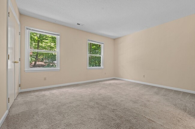 Building Photo - 110 S Peak Dr