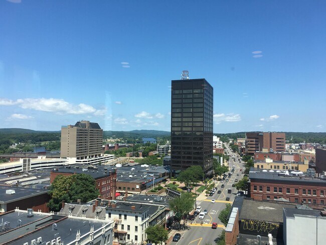 Building Photo - 875 Elm St