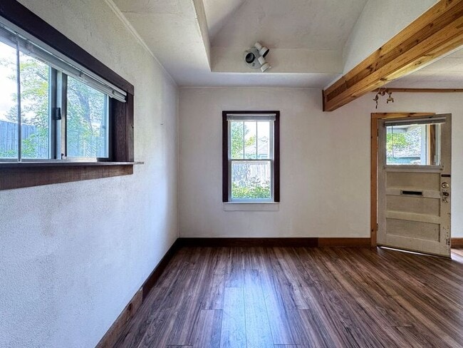 Building Photo - 310 1/2 East 31st Avenue
