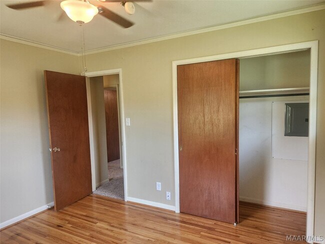 Building Photo - 1203 Oates Rd