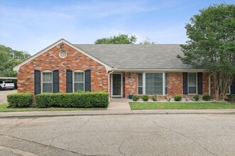 Building Photo - Pristine Updated Indian Creek Condo