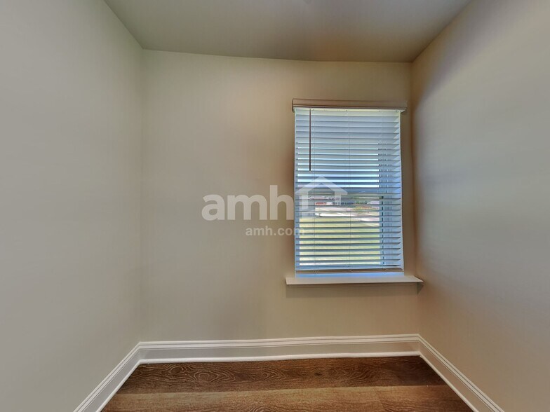 Building Photo - 6075 Rosemore Ln