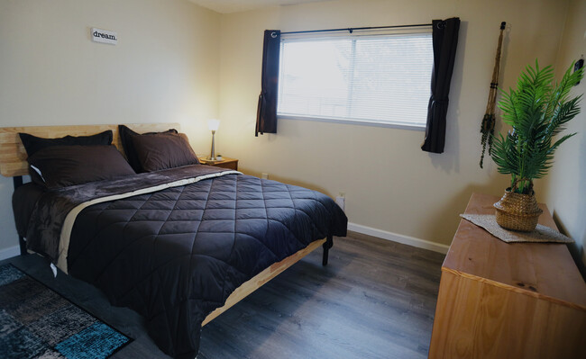 Bedroom 2 (fully furnished option) - 3809 Buell St