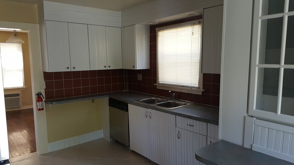 Building Photo - 1231 Longwood St