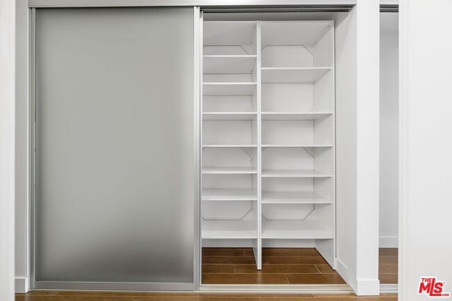 Building Photo - 901 Flower St