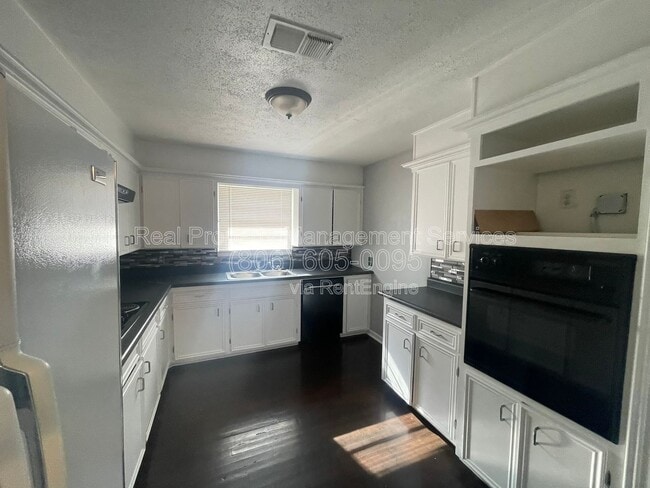 Building Photo - 3808 32nd St