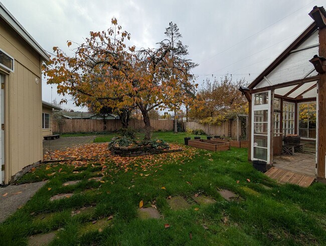 Building Photo - Great 3 bed/2bath home in Eugene