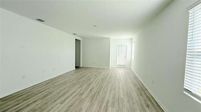 Building Photo - 2986 Waterlily Wy