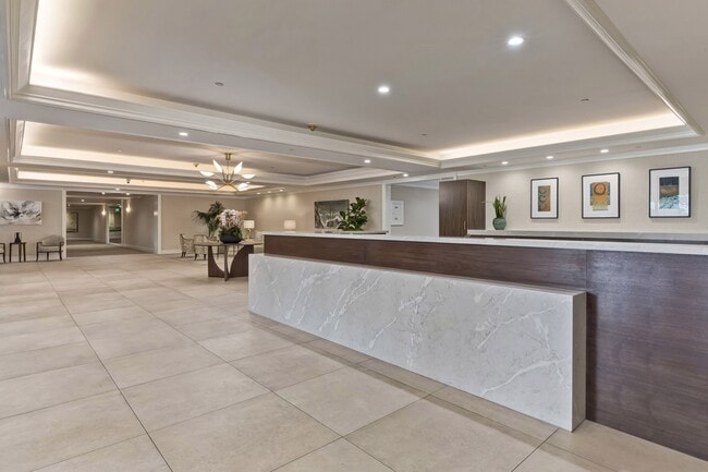 Building Photo - 300 N Swall Dr