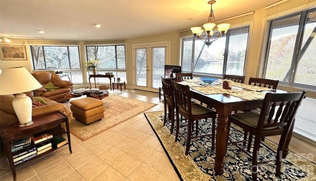 Building Photo - 424 Lakeview Dr