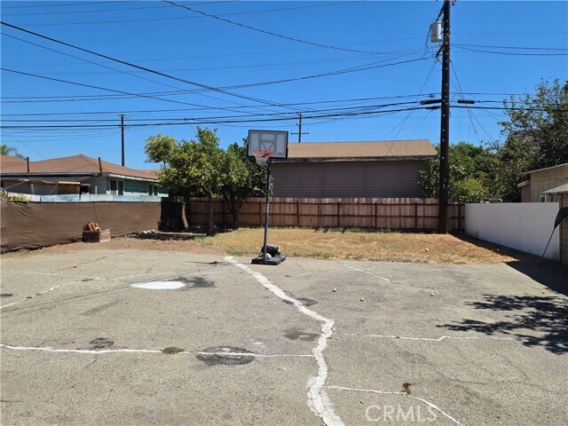 Building Photo - 1176 N Park Ave