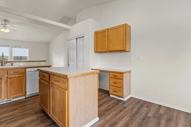 Building Photo - 1443 W Balboa St