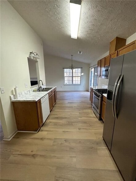 Building Photo - 2633 Barndale Dr