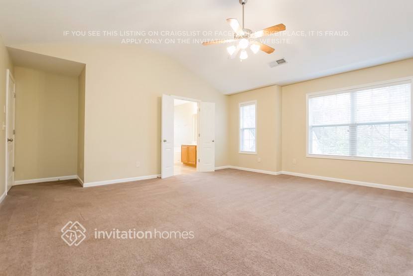 Building Photo - 6532 Silk Tree Pointe