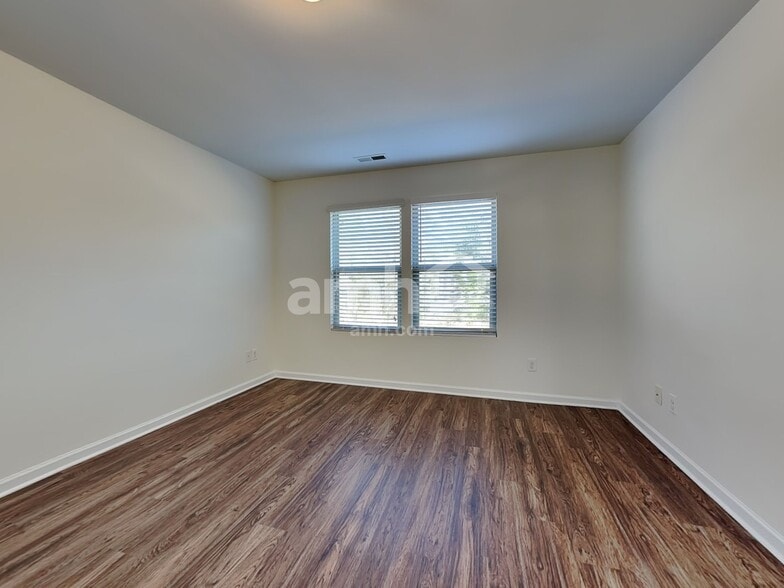 Building Photo - 4483 Middletown Dr