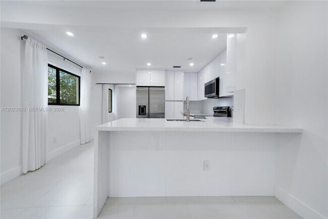 Building Photo - 6566 SW 35th St