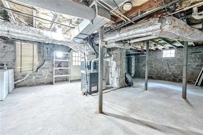 Building Photo - 410 Collier Rd NW