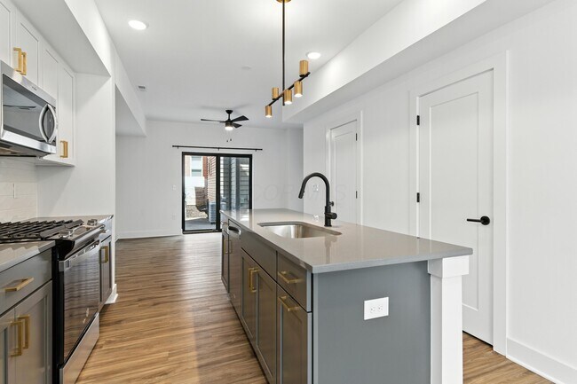 Building Photo - 1106 Oak St